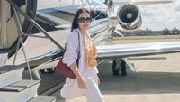 7 Foto Liburan Mewah Naik Jet Pribadi ala Momo Geisha, Dinyinyirin Netizen