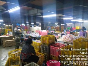 Langgar PPKM Darurat, Pabrik Plastik di Jakbar Disegel 3x24 Jam Langgar PPKM Darurat, Pabrik Plastik di Jakbar Disegel 3x24 Jam
