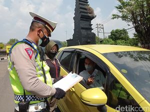 Polisi Perketat Masuknya Kendaraan ke Gresik Saat PPKM Darurat