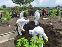 16 Pasien COVID-19 Banyuwangi Meninggal, Petugas Pemulasaraan Jenazah Kewalahan
