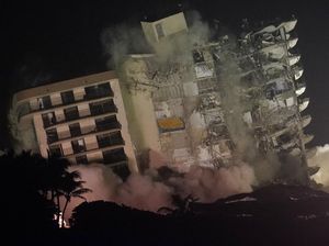 Struktur Rusak, Kondominium Terpaksa Diruntuhkan di Florida