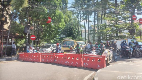 Penutupan jalan di Kota Bandung