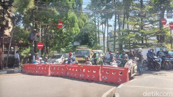 Penutupan jalan di Kota Bandung Penutupan jalan di Kota Bandung