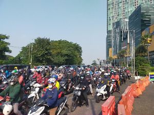 PPKM Darurat Hari Efektif Pertama di Bundaran Waru, Masuk Surabaya Sempat Macet