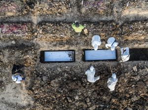 Tinjau TPU Rorotan, Wagub DKI: 7 Ambulans Berjejer Mengantar Jenazah