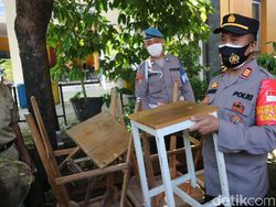 Nekat Layani Makan di Tempat, Kursi Warung di Kudus Disita Polisi