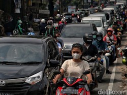 Masyarakat Diimbau Tak Keluar Rumah, Kecuali Penting dan Divaksin