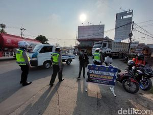 Polda Jabar Pastikan Kendaraan Bawa Penumpang Sakit Boleh Lewat Titik Penyekatan