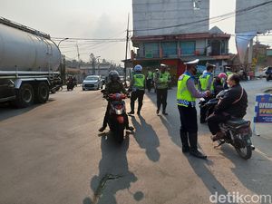 Tak Terima Penyekatan PPKM Darurat sampai Geber Motor, Pemotor Ditilang