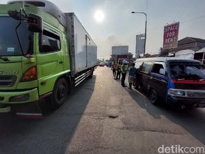 PPKM Darurat Sekat Kendaraan di GT Padalarang PPKM Darurat Sekat Kendaraan di GT Padalarang