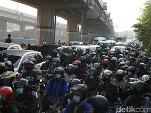 Penyekatan PPKM Darurat Bikin Macet, Polisi: Ribuan Orang Coba Masuk Jakarta