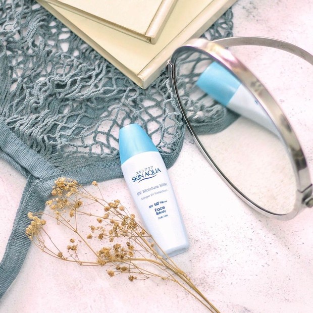 Skin Aqua Moisture Milk yang cocok dipakai sebagai sunscreen anak remaja.