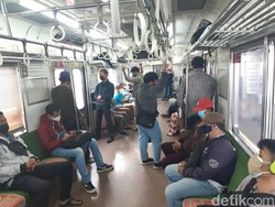 Begini Kondisi KRL Menuju Jakarta di Hari Pertama Kerja Masa PPKM Darurat