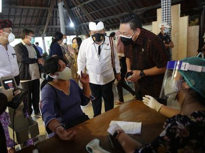 Suasana Vaksinasi Massal di Pure Candra Prabha
