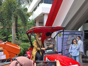 Cetak Petani Milenial, Mentan Beri Mesin Tani Senilai Rp 10,1 M ke Unhas