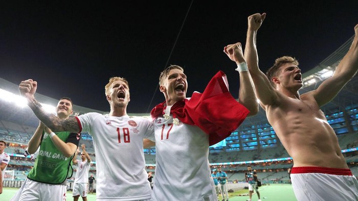 BAKU, AZERBAIJAN - JULY 03: Daniel Wass and Jens Stryger Larsen of Denmark celebrates their sides victory after the UEFA Euro 2020 Championship Quarter-final match between Czech Republic and Denmark at Baku Olimpiya Stadionu on July 03, 2021 in Baku, Azerbaijan. (Photo by Naomi Baker/Getty Images)