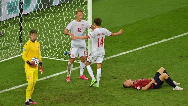 BAKU, AZERBAIJAN - JULY 03: Kasper Dolberg of Denmark celebrates with Mikkel Damsgaard after scoring his side's second goal during the UEFA Euro 2020 Championship Quarter-final match between Czech Republic and Denmark at Baku Olimpiya Stadionu on July 03, 2021 in Baku, Azerbaijan. (Photo by Dan Mullan/Getty Images)