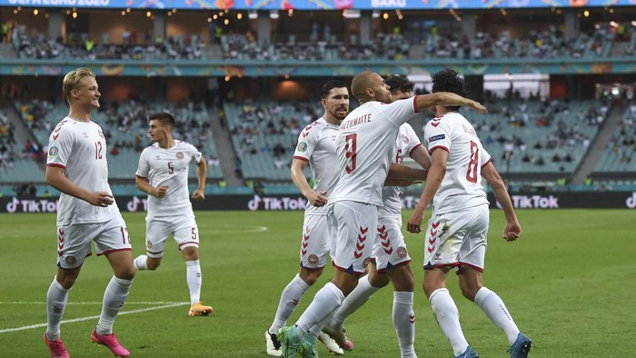 Denmarks Thomas Delaney, right, celebrates with teammates after scoring his sides opening goal during the Euro 2020 soccer championship quarterfinal match between Czech Republic and Denmark, at the Olympic stadium in Baku, Saturday, July 3, 2021. (Ozan Kose, Pool via AP)