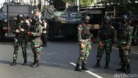 TNI Dilibatkan Jaga Pos Penyekatan PPKM di Kalimalang