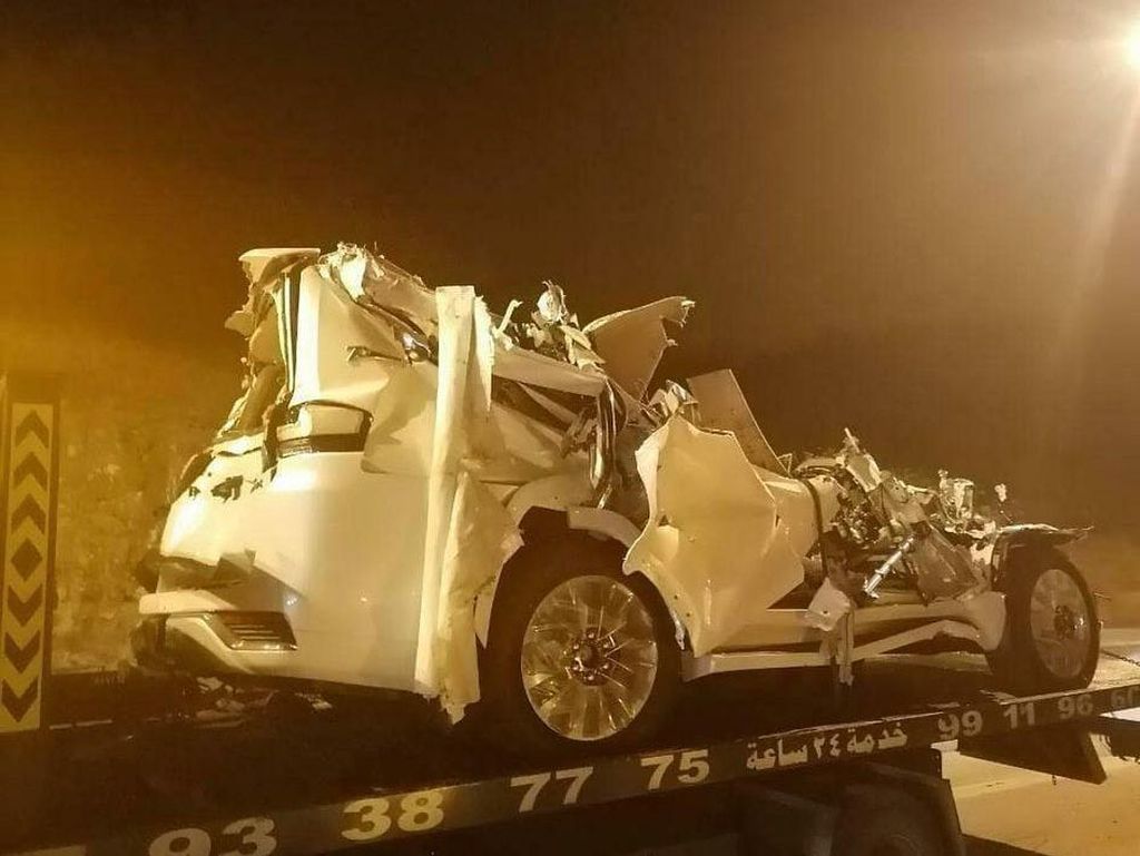 Duh! 6 Land Cruiser Terbaru Remuk saat Pengiriman ke Dealer Duh! 6 Land Cruiser Terbaru Remuk saat Pengiriman ke Dealer
