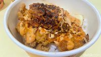 Mantul! Truffle Chicken Rice dengan Siraman Saus Jamur, Keju, dan Mentai