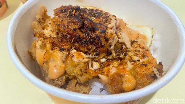 Mantul! Truffle Chicken Rice dengan Siraman Saus Jamur, Keju, dan Mentai