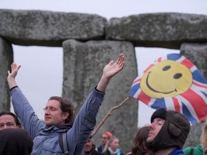 Tak Lagi Lockdown di Inggris: Bisa Lepas Masker dan Nihil Jaga Jarak