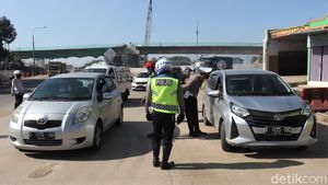 Ada Penyekatan, Puluhan Mobil Diputar Balik di Exit Tol Cileunyi