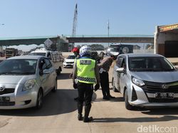 Ada Penyekatan, Puluhan Mobil Diputar Balik di Exit Tol Cileunyi