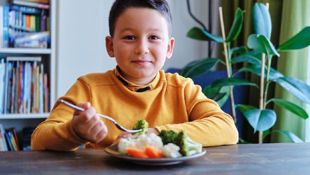 Anak makan