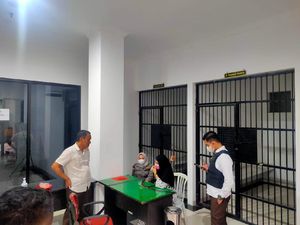 Korupsi Dana Desa-Sempat Jadi Buron, Bu Sekdes di Ambawang Kalsel Ditangkap