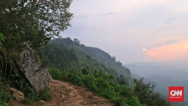 Kawasan Bukit Bintang/ Bukit Moko Bandung yang dekat dengan jalur Sesar Lembang