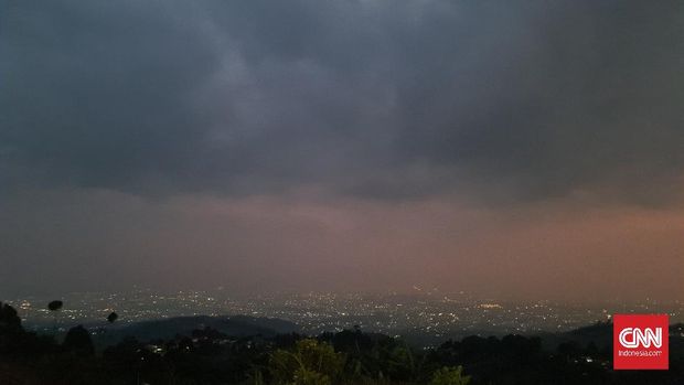 Bukit Bintang/ Bukit Moko Bandung Kawasan Bukit Bintang/ Bukit Moko Bandung yang dekat dengan jalur Sesar Lembang
