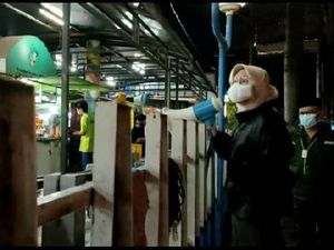 Ngeri, Warga Probolinggo Masih Ajak Anak Main-Makan di Tempat Saat PPKM Darurat