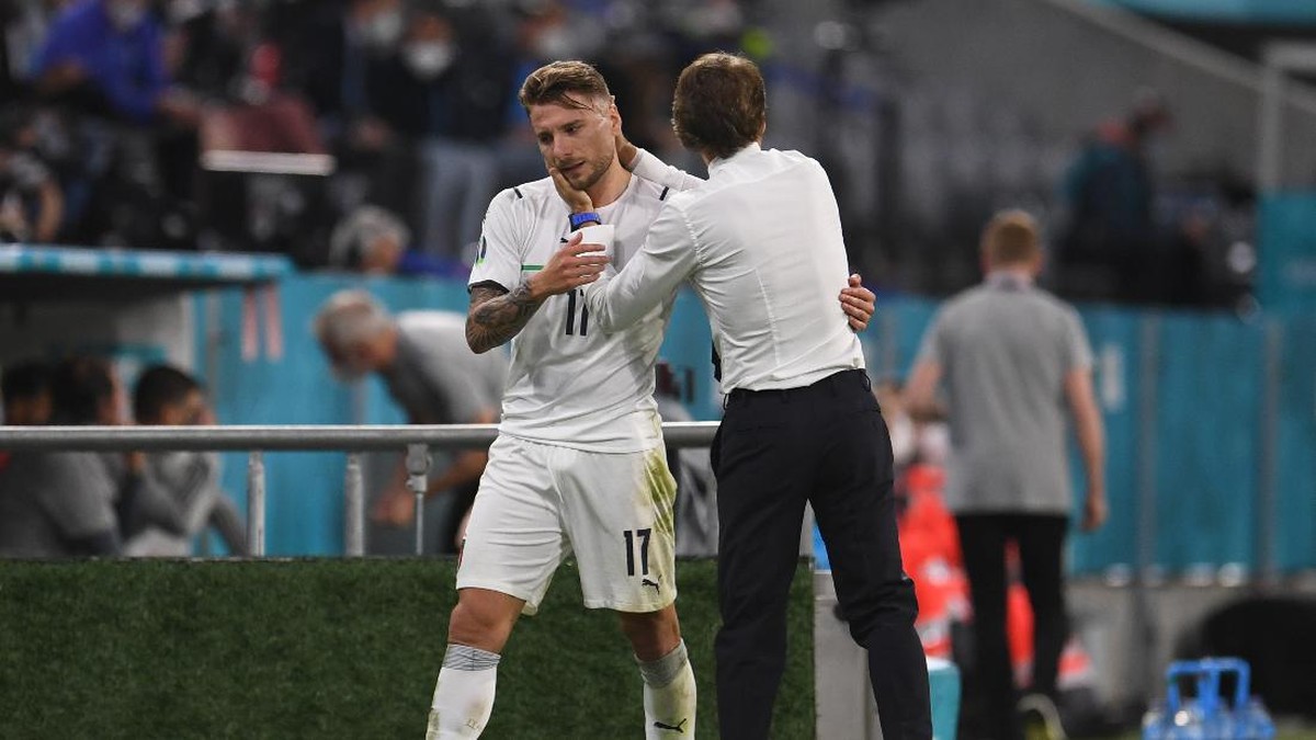 Ciro Immobile dibela Roberto Mancini dari banjir kritik. (Foto: Getty Images/Andreas Geber - Pool)