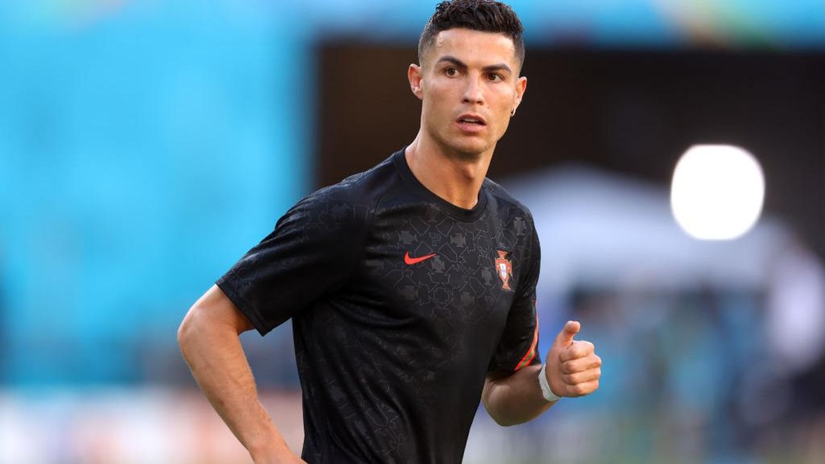 Lionel Messi pindah ke PSG, Cristiano Ronaldo diminta gabung Lille (Foto: Getty Images/Alexander Hassenstein)