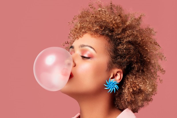 Foto: Mengunyah permen karet/pinterest.com/IIka & Franz Foto: Mengunyah permen karet/pinterest.com/IIka & Franz