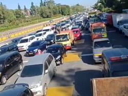Jabar Hari Ini: Perekam Kerumunan Gereja Ditangkap-Mobil Mengular di GT Pasteur