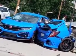 Ngilu! Honda Civic Type R Kecelakaan sampai Terbelah Dua