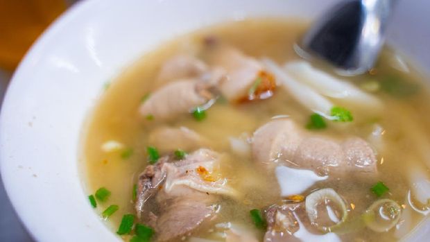 chinese noodle soup with pork offal,noodle