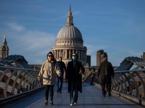 Inggris Lepas Masker-Tak Lagi Jaga Jarak, 88 Orang Ditembak di Chicago