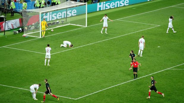 MOSCOW, RUSSIA - JULY 11:  England player react after Croatia' second goal during the 2018 FIFA World Cup Russia Semi Final match between England and Croatia at Luzhniki Stadium on July 11, 2018 in Moscow, Russia.  (Photo by Alexander Hassenstein/Getty Images)
