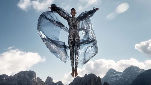 Iris van Herpen dan Couture Langit dan Bumi