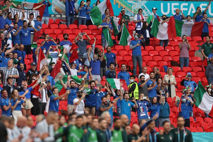 LONDON, ENGLAND - JUNE 26: Italy fans show their support prior to the UEFA Euro 2020 Championship Round of 16 match between Italy and Austria at Wembley Stadium at Wembley Stadium on June 26, 2021 in London, England. (Photo by Catherine Ivill/Getty Images)
