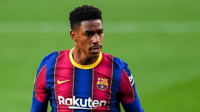 BARCELONA, SPAIN - NOVEMBER 29: Junior Firpo of FC Barcelona looks on during the La Liga Santander match between FC Barcelona and C.A. Osasuna at Camp Nou on November 29, 2020 in Barcelona, Spain. (Photo by David Ramos/Getty Images)