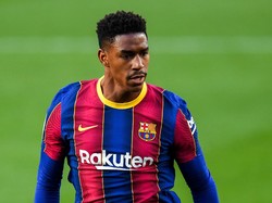 Barcelona Resmi Lepas Junior Firpo ke Leeds United