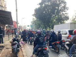 Penyekatan Lenteng Agung Pagi Ini, Kendaraan Antre Panjang