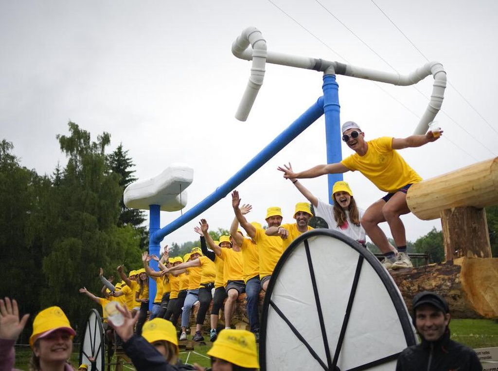 Cek Lagi Kreatifitas Penonton Tour de France Cek Lagi Kreatifitas Penonton Tour de France