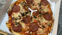 Yummy! Cicip Pizza Gaya Roma yang Dibuat Langsung oleh Chef Italia