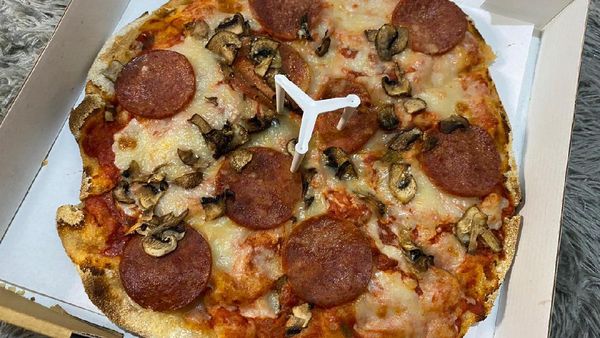 Yummy! Cicip Pizza Gaya Roma yang Dibuat Langsung oleh Chef Italia